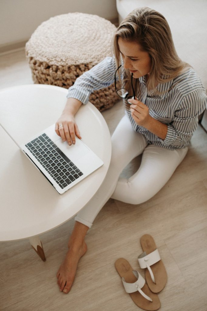 Woman with Laptop | Suzanne Polino REALTOR